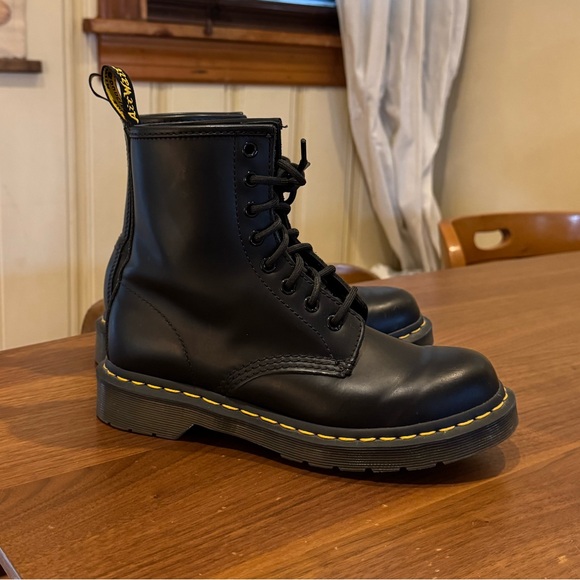 Dr. Martens The Original 1460 Black Smooth Leather Lace Up Durable Boots US 7 - Picture 2 of 10